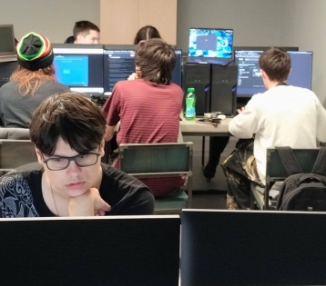 Кибербитва на Дмитровской: Как студенты IThub сражались за «Кубок АРинтег»